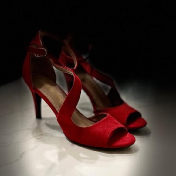 Sleek and Sexy Red heels from Dream Pairs Size 7 - Picture 4 of 4